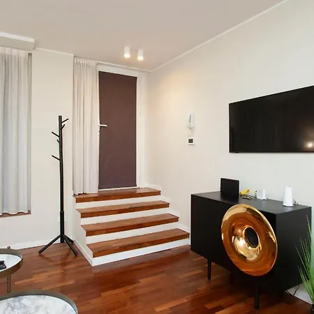 Stayeasy Costanza - Quiet Flat
